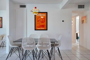 Dining - Retro Pool Home Downtown Palm Springs Sleeps 6 (Palm Springs)