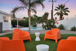 Pool - Retro Pool Home Downtown Palm Springs Sleeps 6 (Palm Springs)