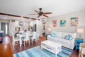 TV - Lido Beach Retreat - Book your romantic escape today! (Lido Key)