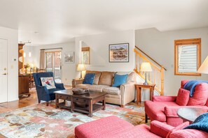 TV, fireplace - Private Hot Tub; Walk to Lifts or Town (Breckenridge)