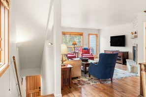 TV, fireplace - Private Hot Tub; Walk to Lifts or Town (Breckenridge)