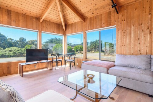 Incredible Sea Ranch Escape for 6, w/ Ocean Trail!