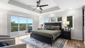 6 chambres, bureau, fer et planche à repasser, lit parapluie