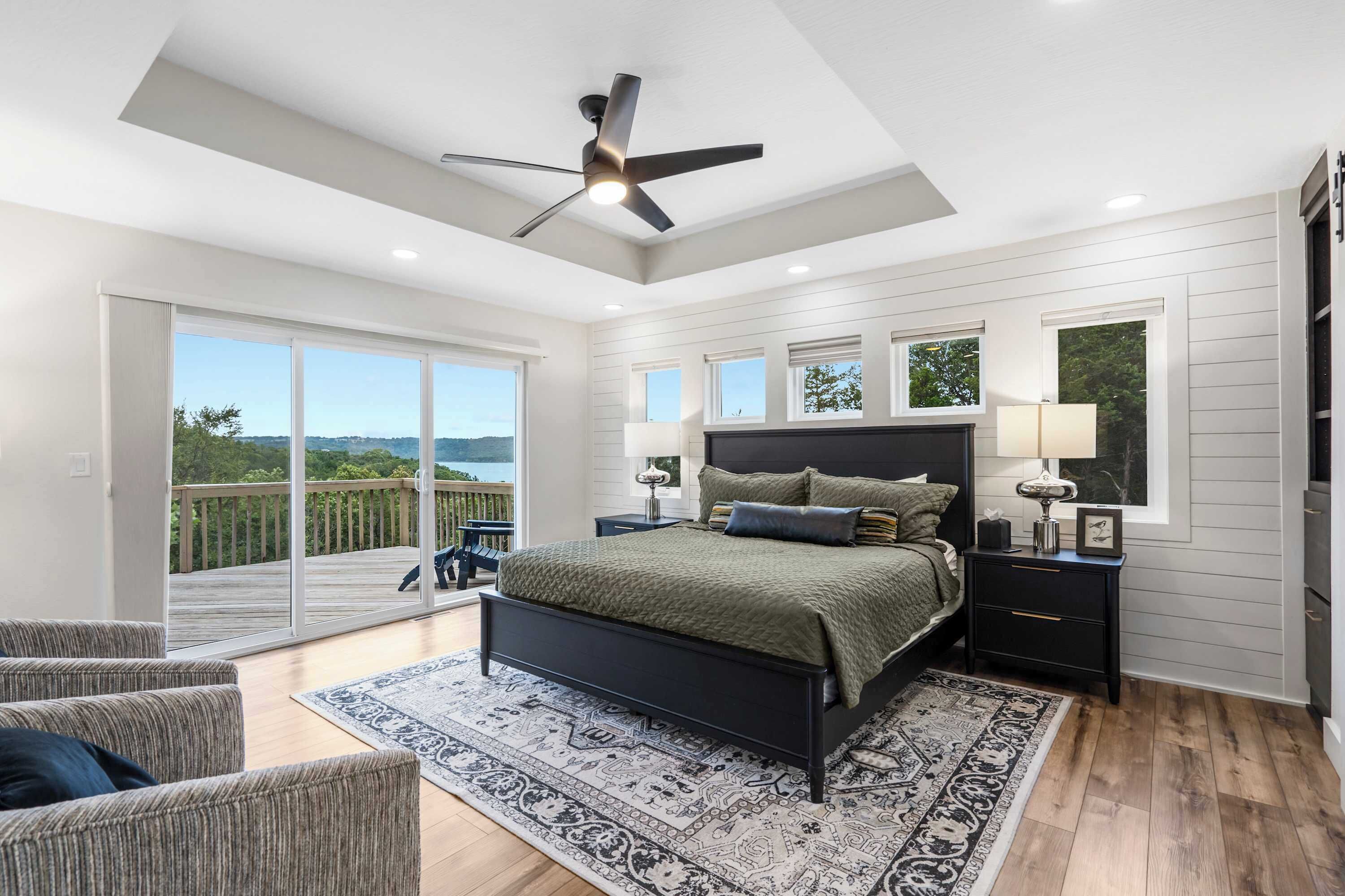 6 chambres, bureau, fer et planche à repasser, lit parapluie