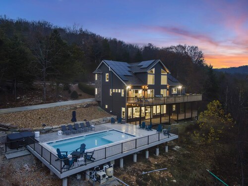 Van Kirk Cove – 6 BDR Stunner!