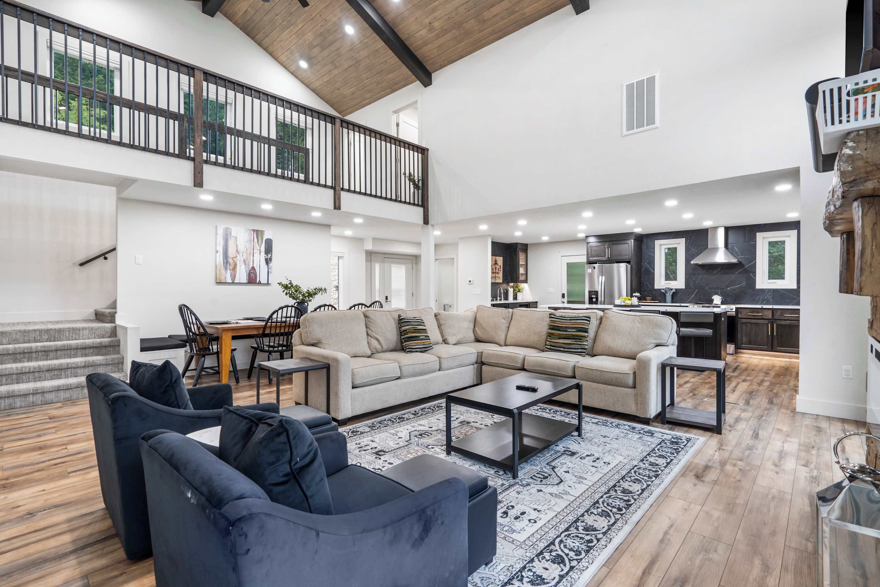 電視、壁爐、DVD 播放機、足球機