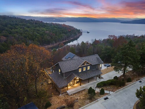 Van Kirk Cove – 6 BDR Stunner!