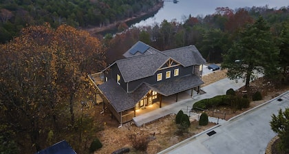 Van Kirk Cove – 6 BDR Stunner!