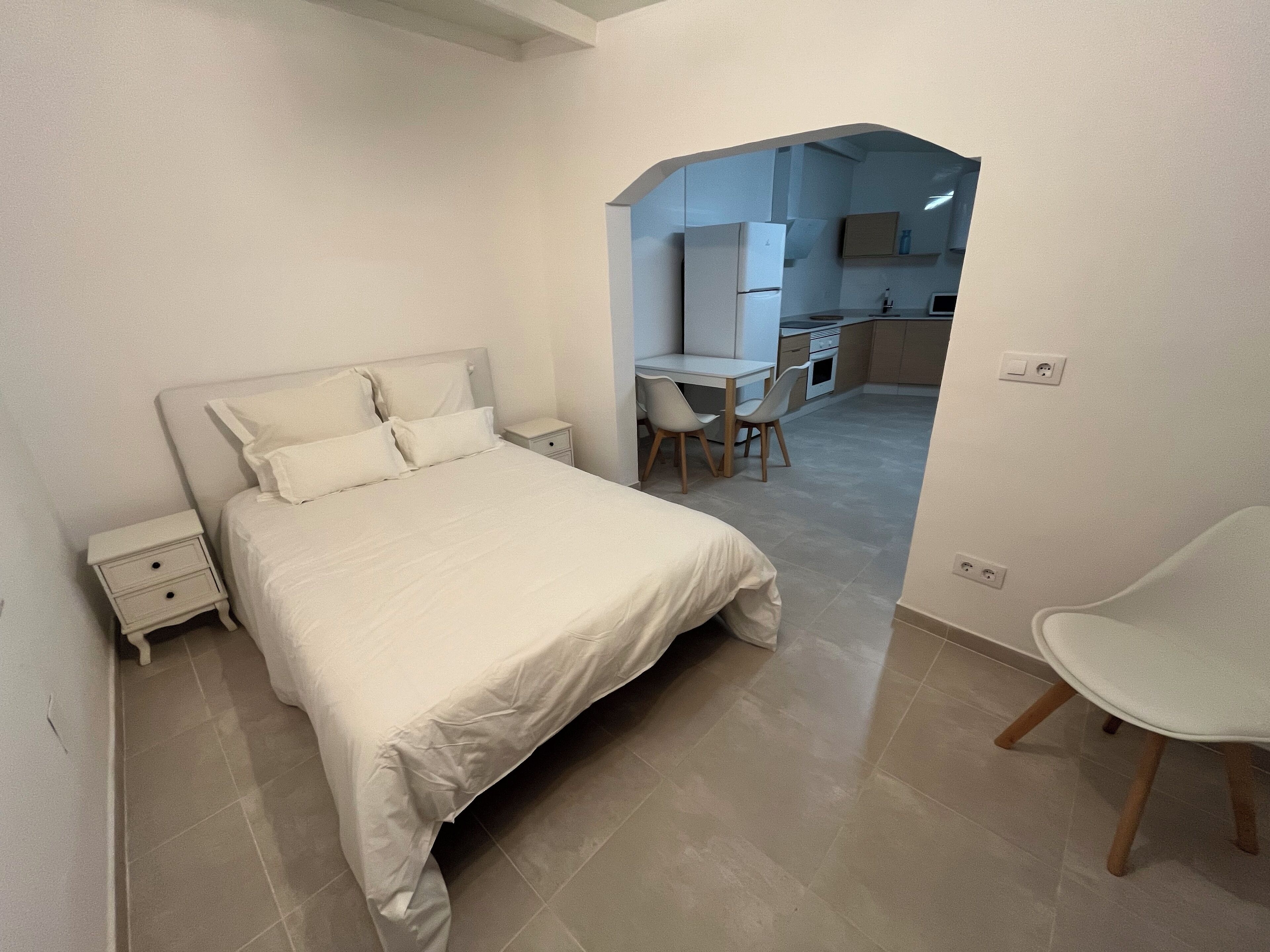 1 habitación, tabla de planchar con plancha, wifi y ropa de cama 