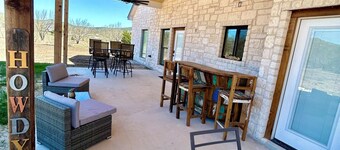 Pickleball Court! New 2025 Luxury Beauty, Mtn. Views, Only 2 minutes to Frio!