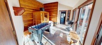 Fully Updated! Pet Friendly, Sauna, Garage. Near Fishing, Parks, Trails