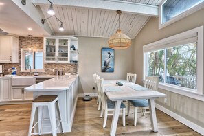 Fridge, microwave, oven, stovetop - 🌊Stunning Water Views-Close to Beach-Paradise Along Boca Ciega Bay🌊 (St Pete Beach)
