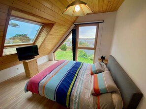 4 bedrooms, iron/ironing board, WiFi