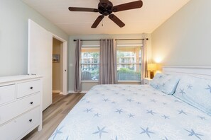 2 bedrooms, WiFi, bed sheets - Poolside condo with Ocean View (St. Augustine)