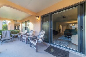 Terrace/patio - Poolside condo with Ocean View (St. Augustine)