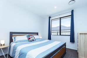 4 室のベッドルーム、アイロン / アイロン台、旅行用ベビーベッド、WiFi (無料)