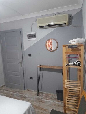 Standard Room | Free WiFi - Firuze Pansiyon (Ayvalik)