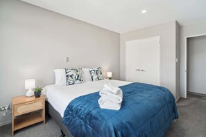 2 bedrooms, iron/ironing board, travel cot, WiFi - Charming 2 bedroom with fantastic views! (Queenstown)