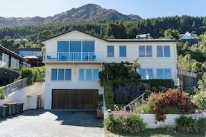 Exterior - Spectacular views, large 3-bedroom house (Queenstown)