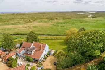Saltingsgarth, Brancaster: Nestled on the edge of Brancaster saltmarsh - excellent for spotting wildlife and stargazing