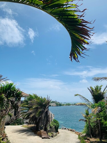 Waterfront 5BR Villa near English Harbour | Private Pool & AC