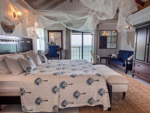 5 bedrooms, desk, iron/ironing board, WiFi