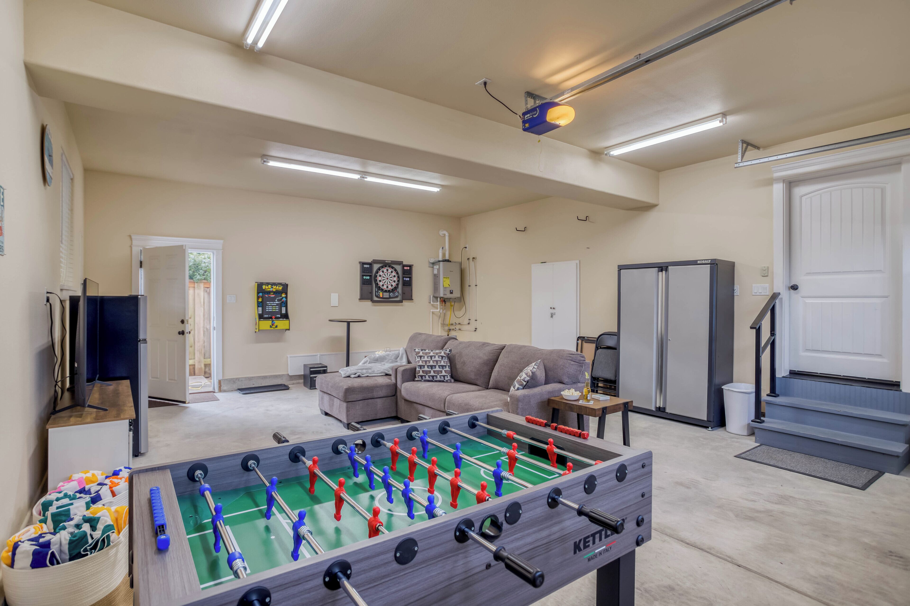 Gorgeous Quality Home, Game Room, Hot Tub, Waldport Bridge W/bay View - Waldport, OR