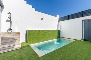 Villa | Alberca | Alberca techada y alberca al aire libre