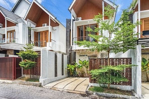 Villa, 3 Bedrooms, Private Pool | 3 bedrooms, iron/ironing board, free WiFi, bed sheets - Calisee Villa by Kozystay - Denpasar (Denpasar)
