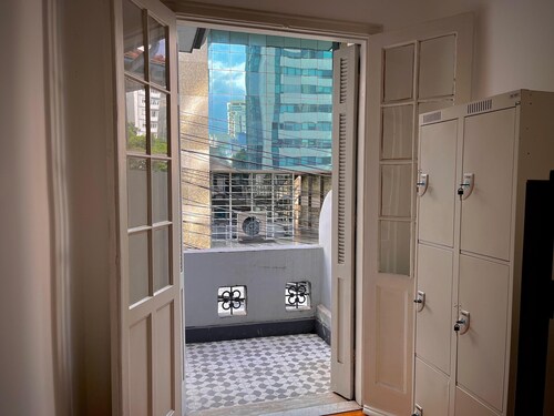 Urban Nomad Hostel & Food