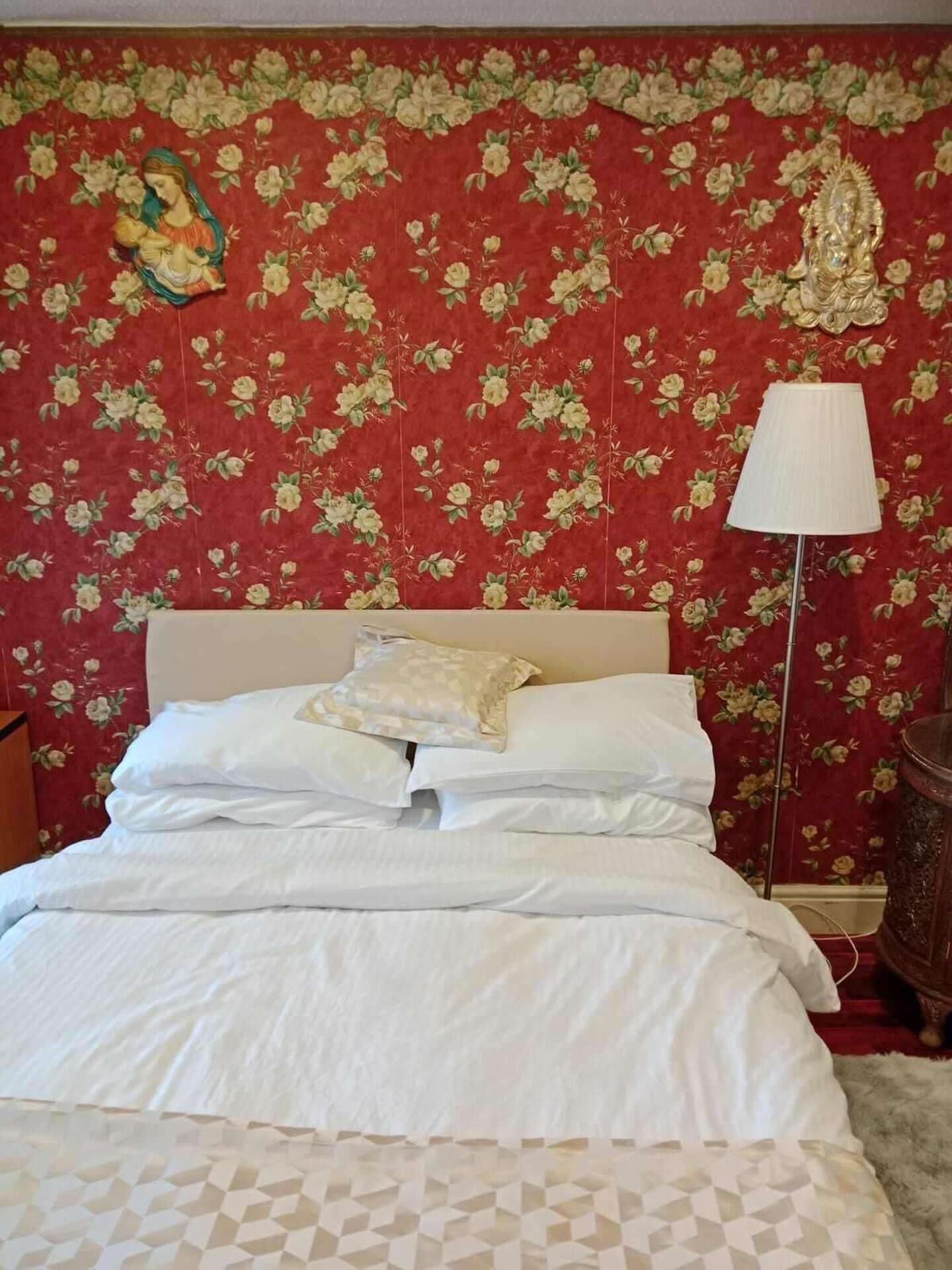 4 bedrooms, iron/ironing board, free WiFi, bed sheets