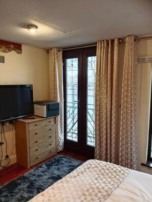 4 bedrooms, iron/ironing board, free WiFi, bed sheets - London - Waterfront House - Stay8 - Parking - Yard (London)