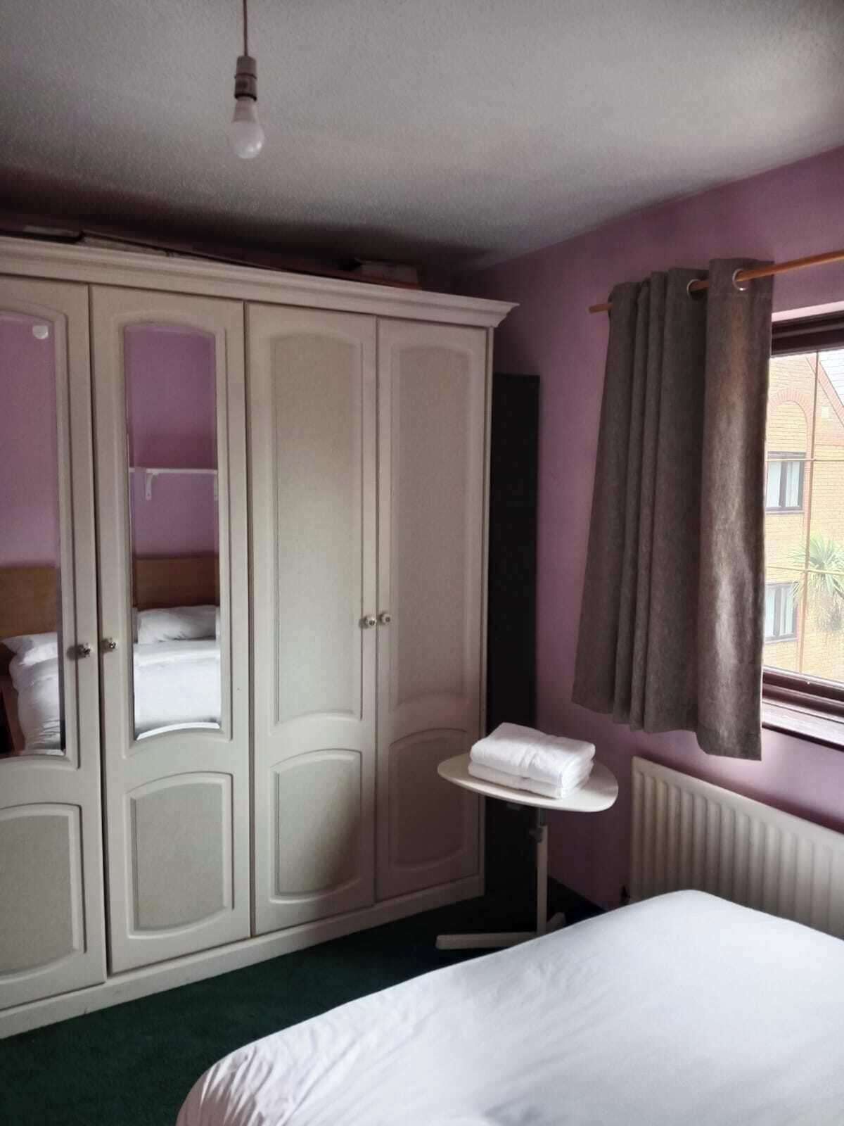 4 bedrooms, iron/ironing board, free WiFi, bed sheets