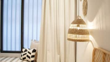 Habitación doble Deluxe | Edredón, escritorio, wifi gratis y ropa de cama