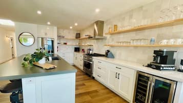 Microwave, dishwasher, paper towels