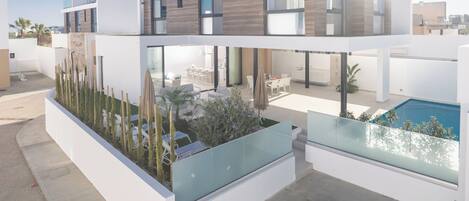 屋外ダイニングエリア