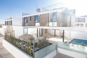 Villa, 4 Bedrooms, Private Pool, Garden View | Outdoor dining