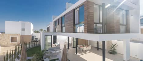 Villa, 4 Bedrooms, Private Pool, Garden View | Outdoor dining
