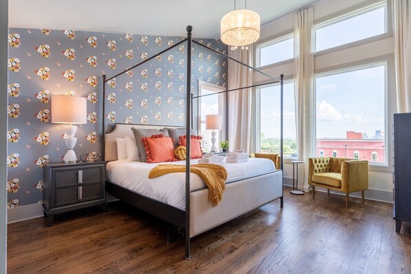8 bedrooms, desk, iron/ironing board, free WiFi