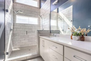 Douche, séchoir à cheveux