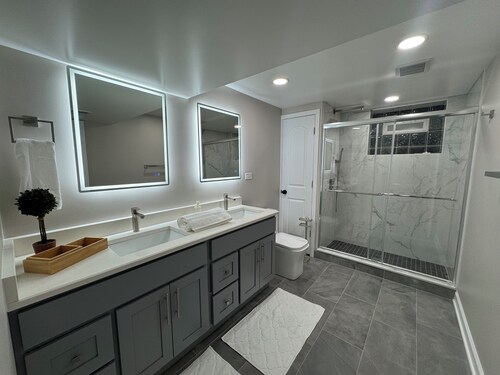 2bedroom apartment in fantastic Chicago near Ohare and quick drive into the city