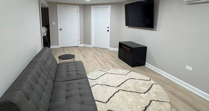 2bedroom apartment in fantastic Chicago near Ohare and quick drive into the city