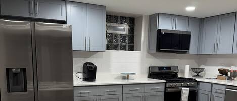 Mikrowelle, Ofen, Herdplatte, Geschirrspüler