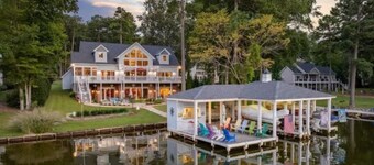 Spacious 7BR house, Lakeview, Dock, Decks, Kayaks, Patio