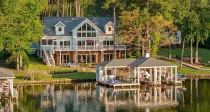 Spacious 7BR house, Lakeview, Dock, Decks, Kayaks, Patio