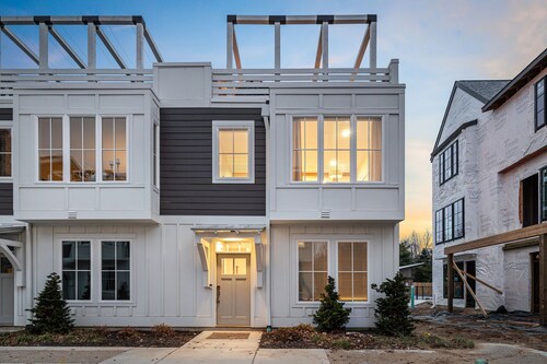 Beach Bliss in Union Pier | Rooftop Deck, Pool Access; Prime