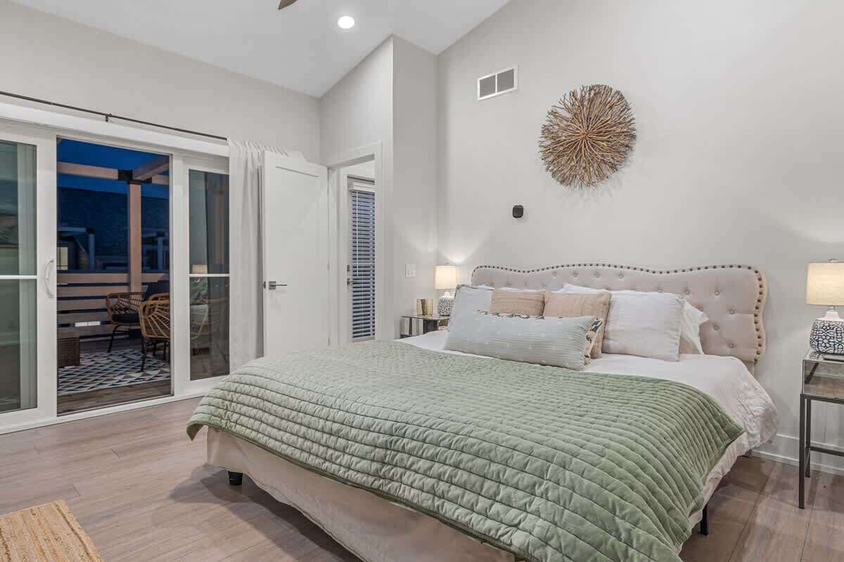 Juniper Presents: Beach Bliss Home With Rooftop Deck & Pool Access - New Buffalo, MI