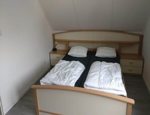 27 bedrooms, individually furnished - Lovely Bungalow With Garden (Breskens)