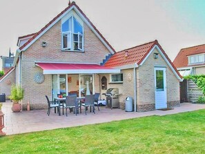 Exterior - Lovely Bungalow With Garden (Breskens)