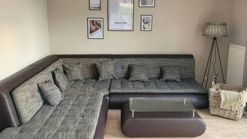 Classic House, 3 Bedrooms | Living room